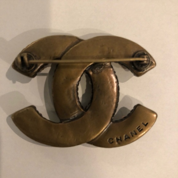 Chanel vintage mother of pearl brooch - Picture 2 of 3